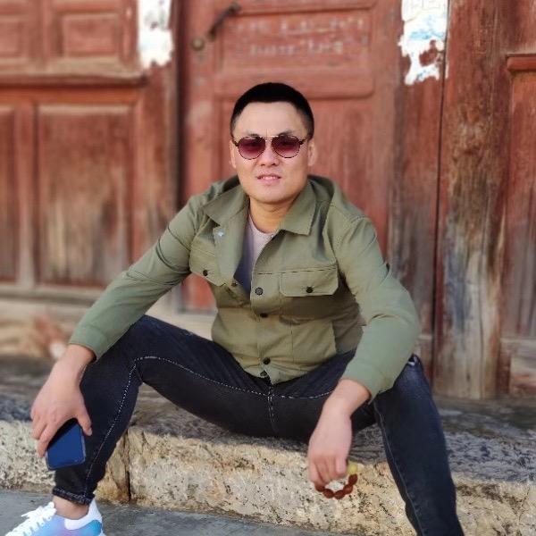 爱吃蒜的面条哥