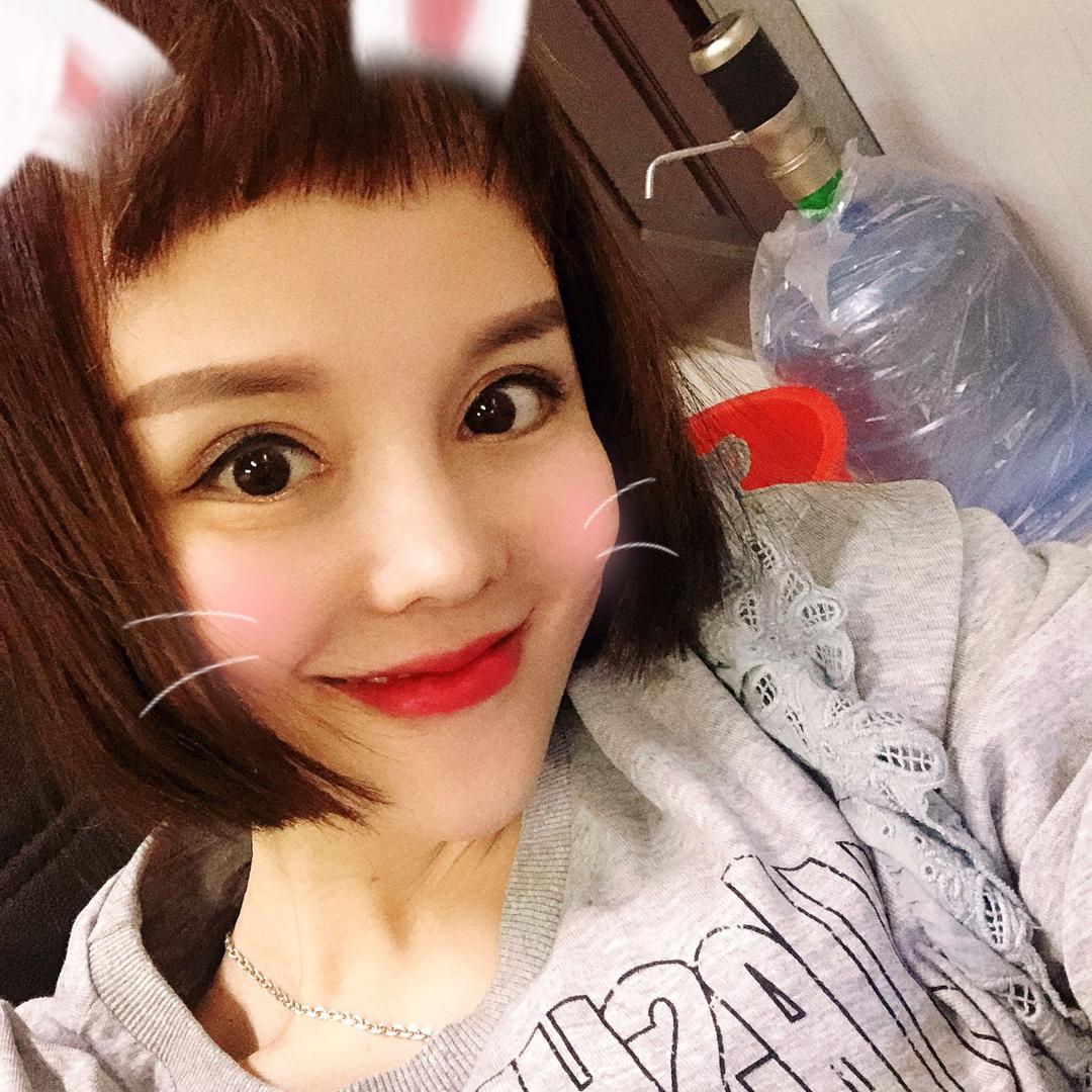 曹小米睡懒觉