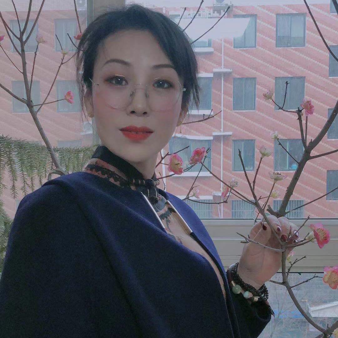 荆龄慧（莫莫）