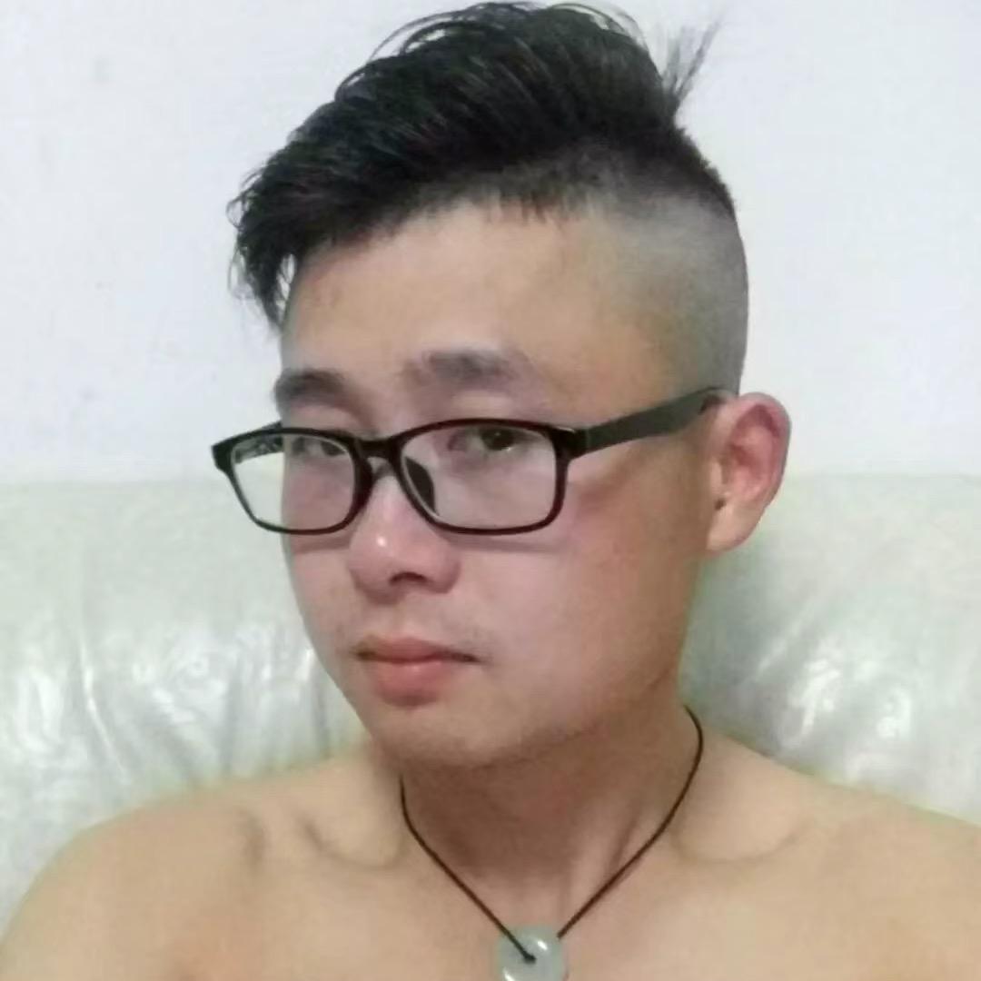 李O宁O