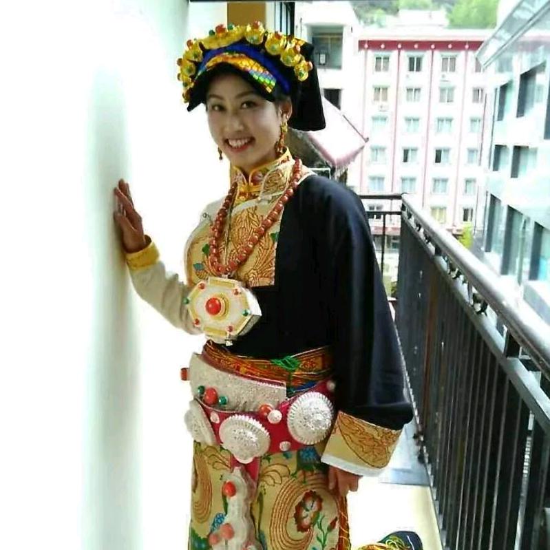 放肆的笑゜那般凄美╮