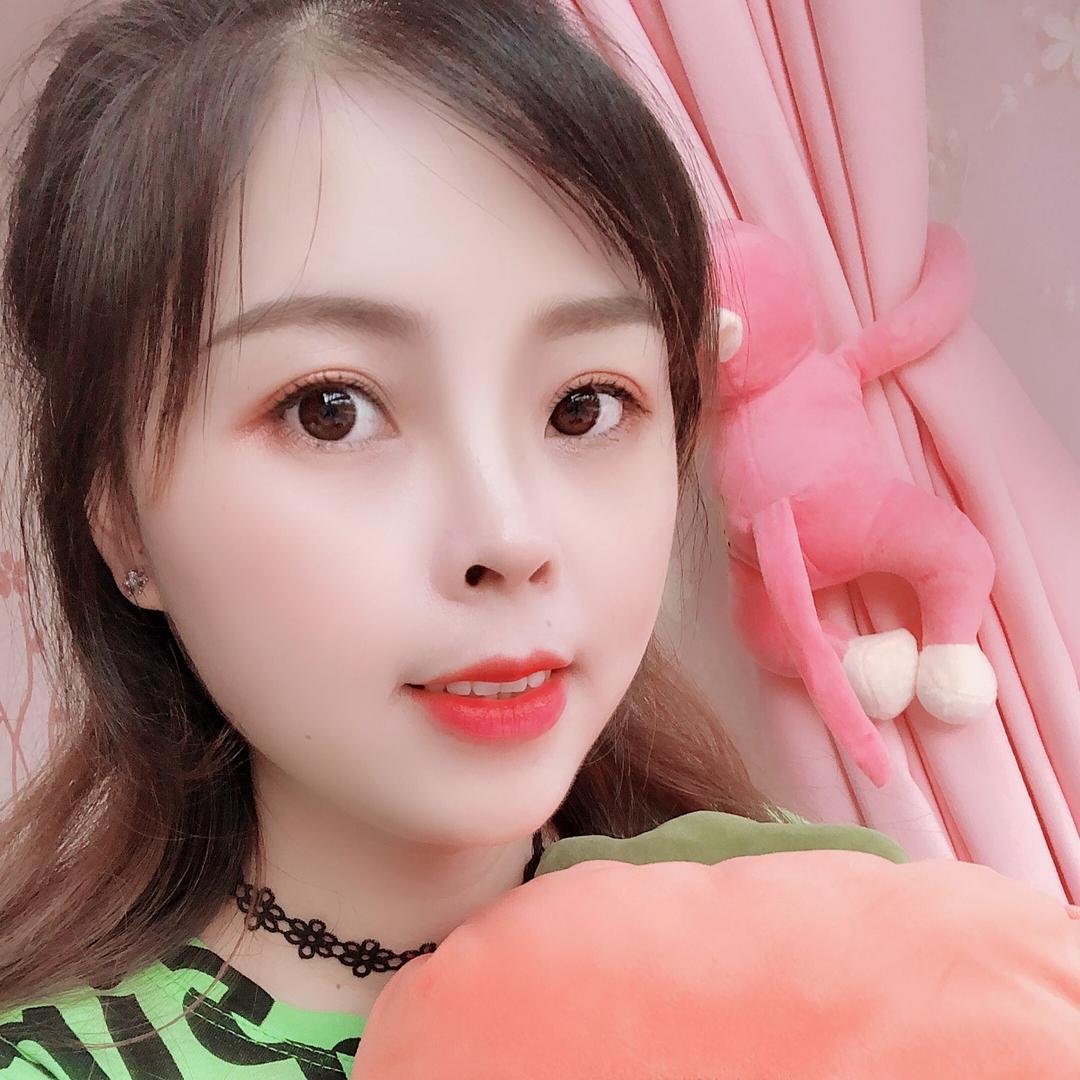 小柒月月