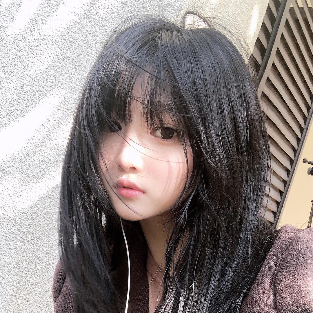 别摸我的婴儿肥。