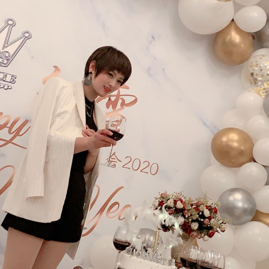 红雪服饰 真姐