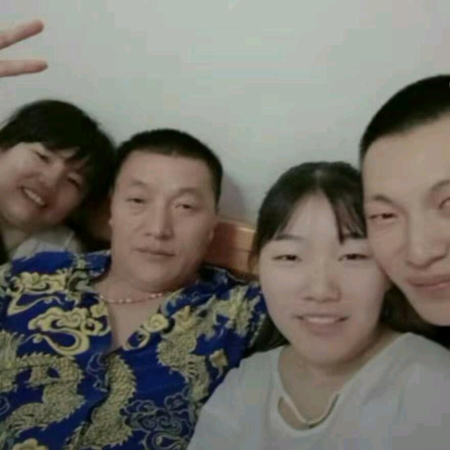 相亲相爱一家人