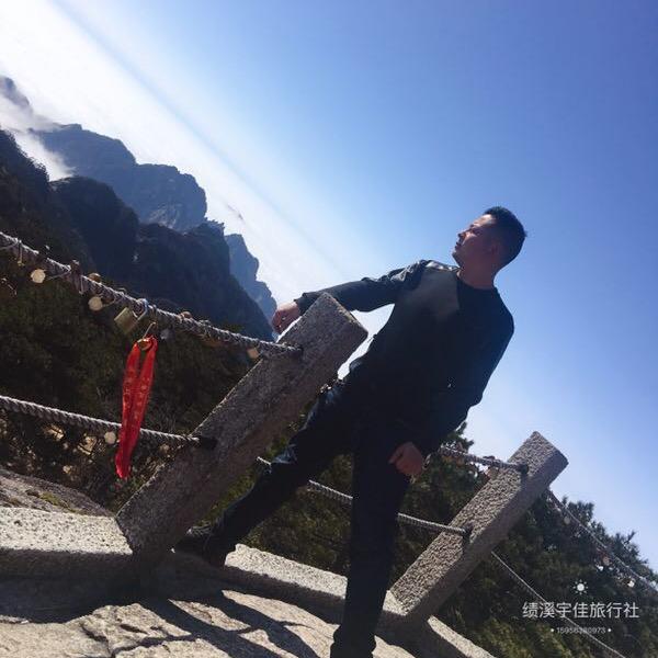 新日电动车鲍伟车行爱钓鱼的电动车修理工