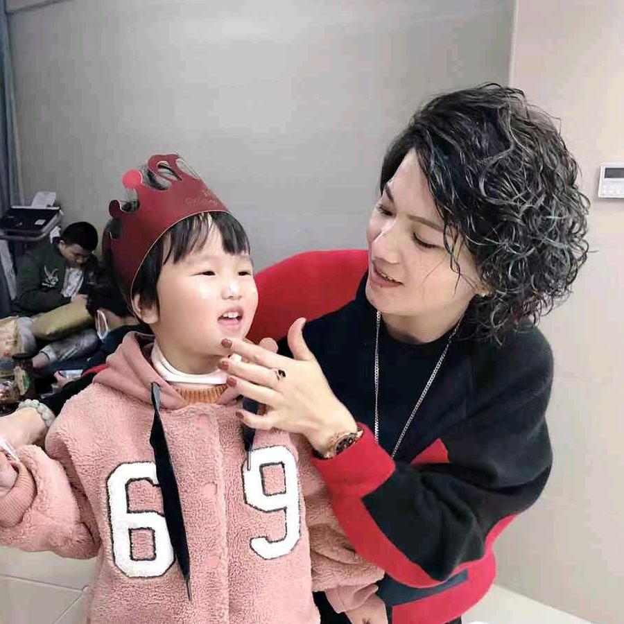 伶红