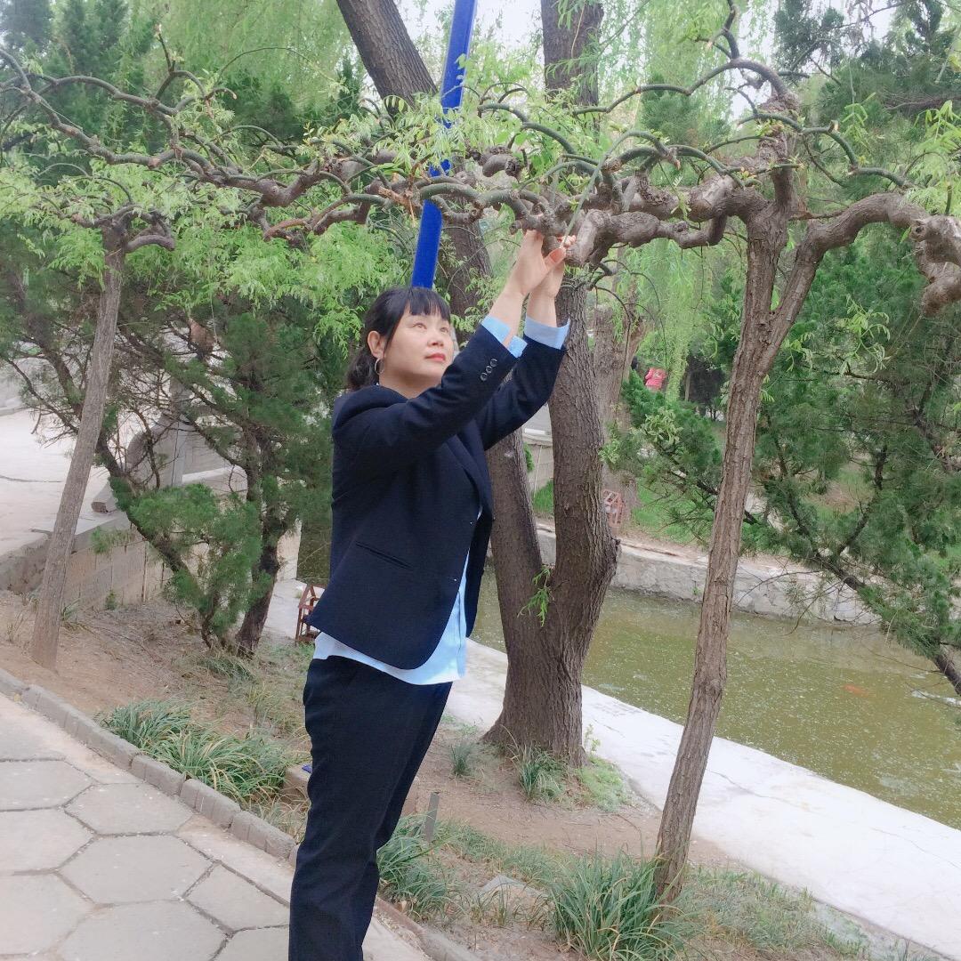 快乐女孩👩🏻‍🤝‍👨🏼