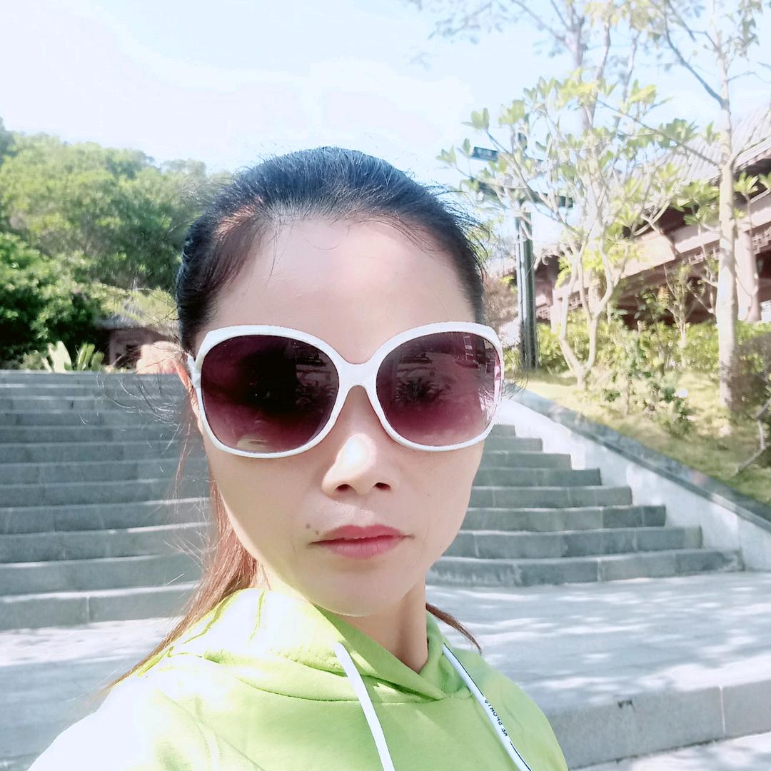 爱跳舞的快乐女孩