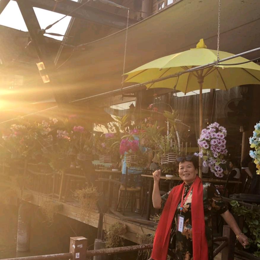 爱跳广场舞的奶奶