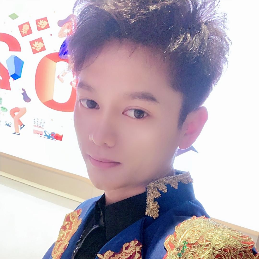 魔术师邓明明