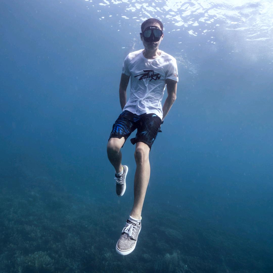 Andy在水里