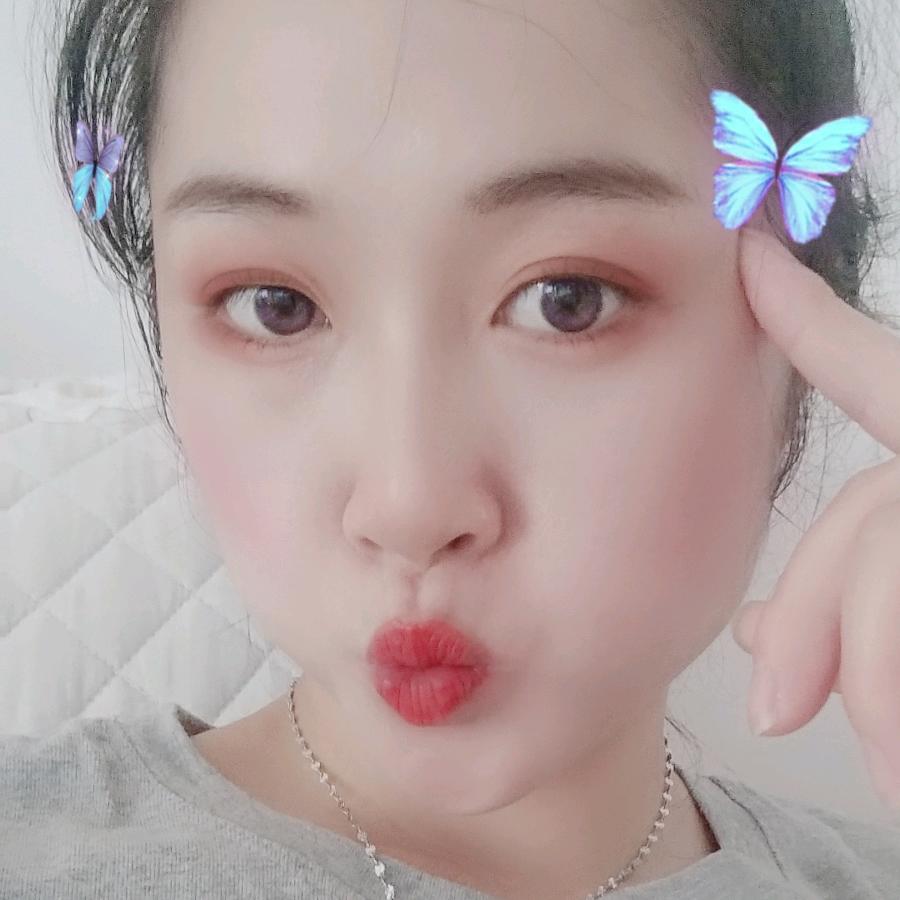 淡淡的香水味