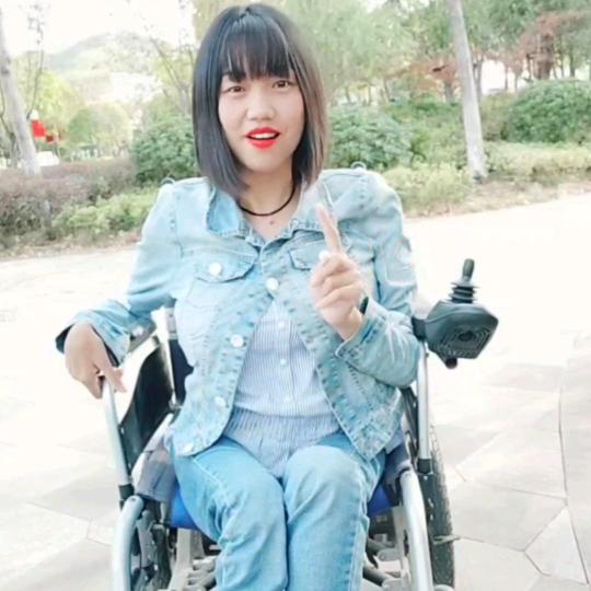 ☞坚强的莹莹☜