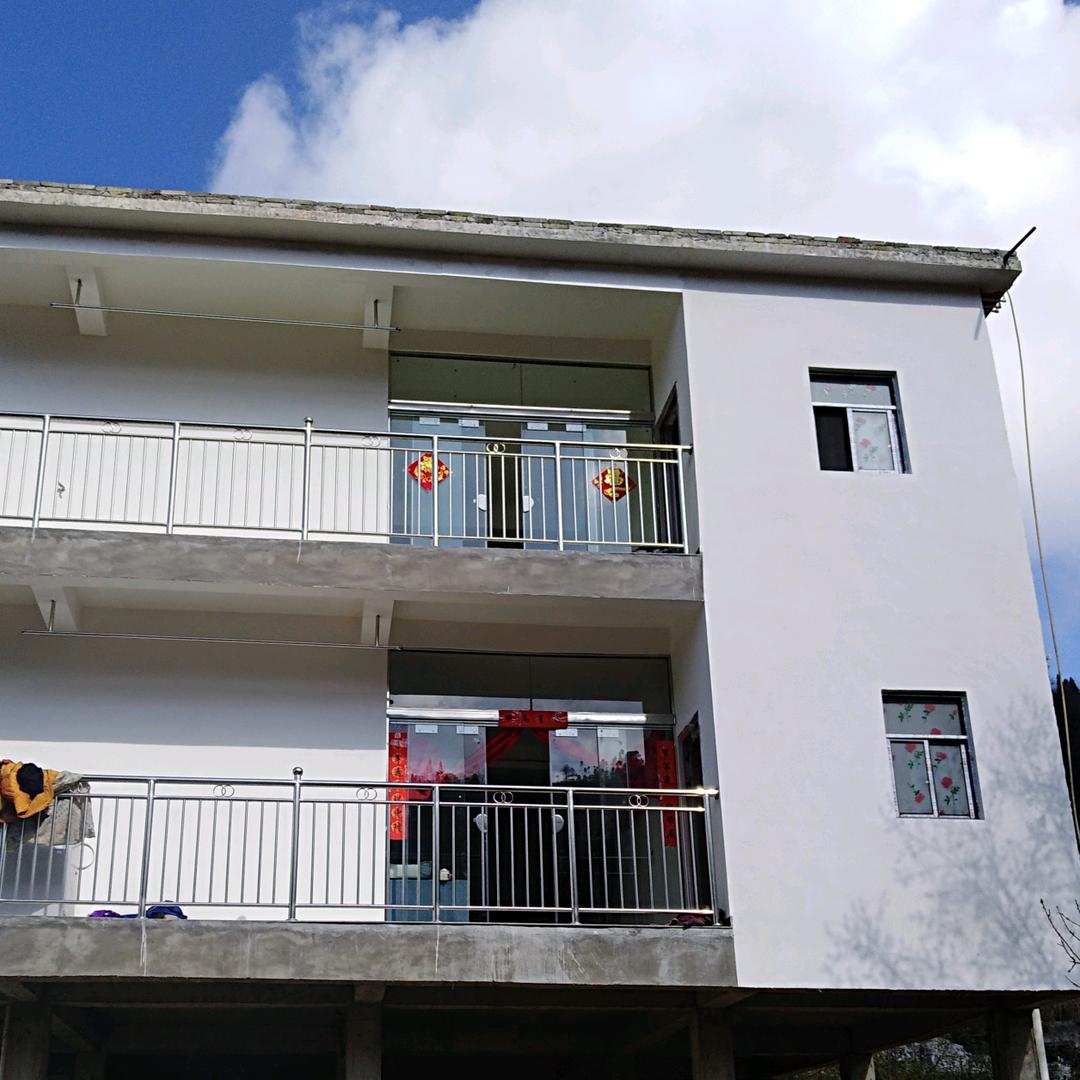 前路漫漫雨纷纷谁在迟迟等(亲亲)。