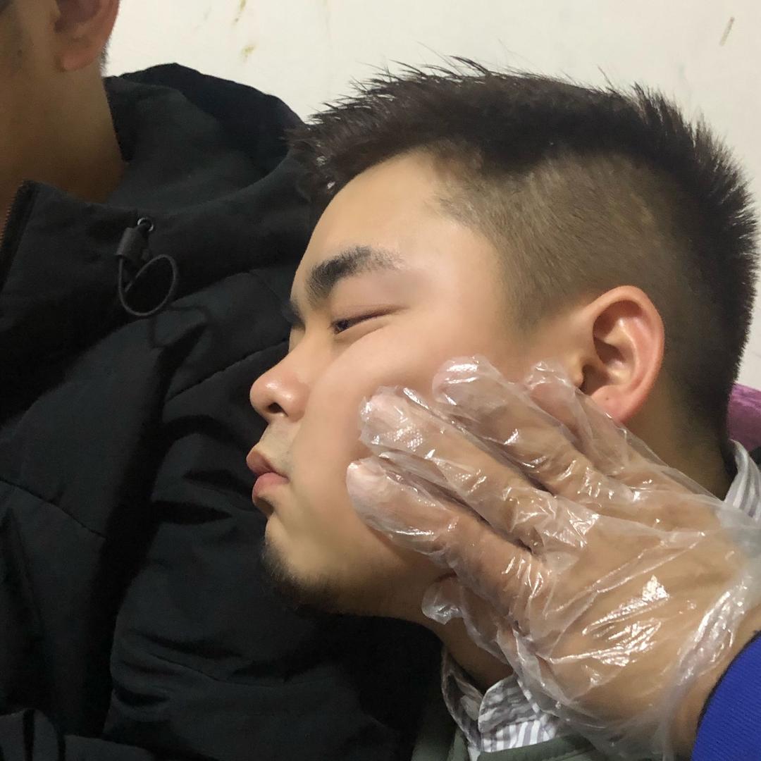 英俊