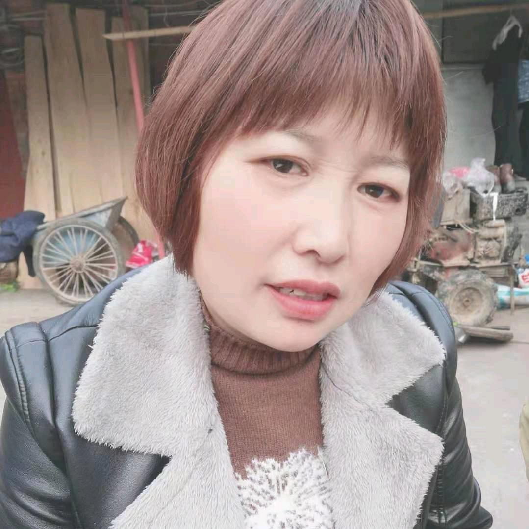 小华。