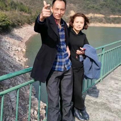 承接工装，家装，铺贴瓷砖的流星