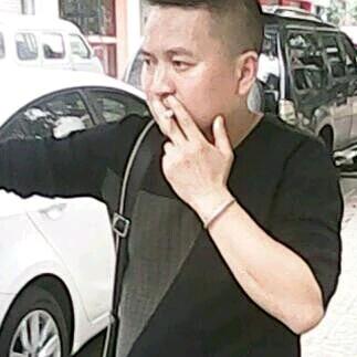 岳冲山按光伏队伍