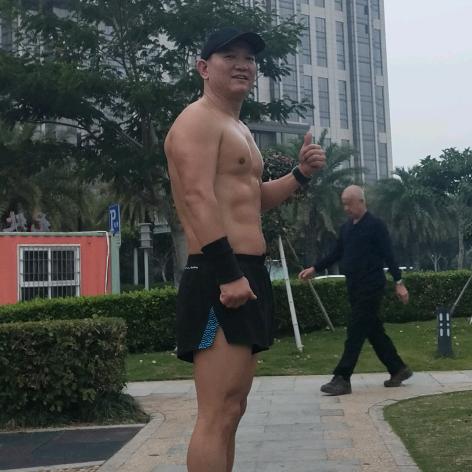 爱运动的集装箱驾驶员💪
