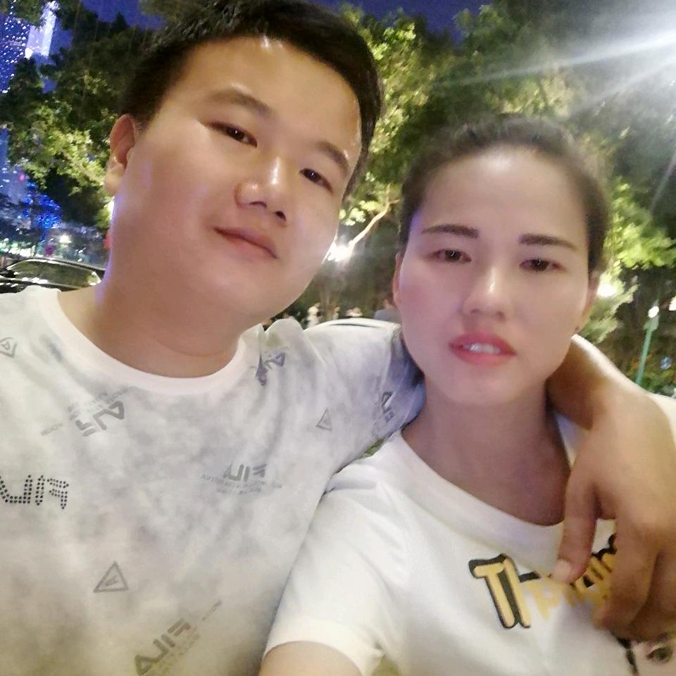 鑫辉三轮车贸易小蔡