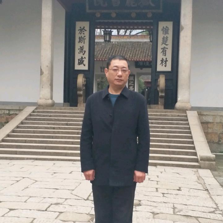 新起星瓷砖装饰城贾跃俊