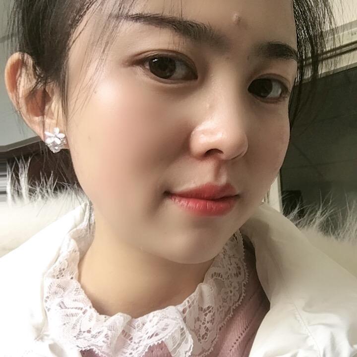 爱笑的女孩👧