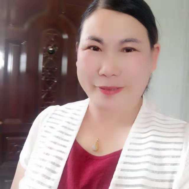 三个美女的妈妈