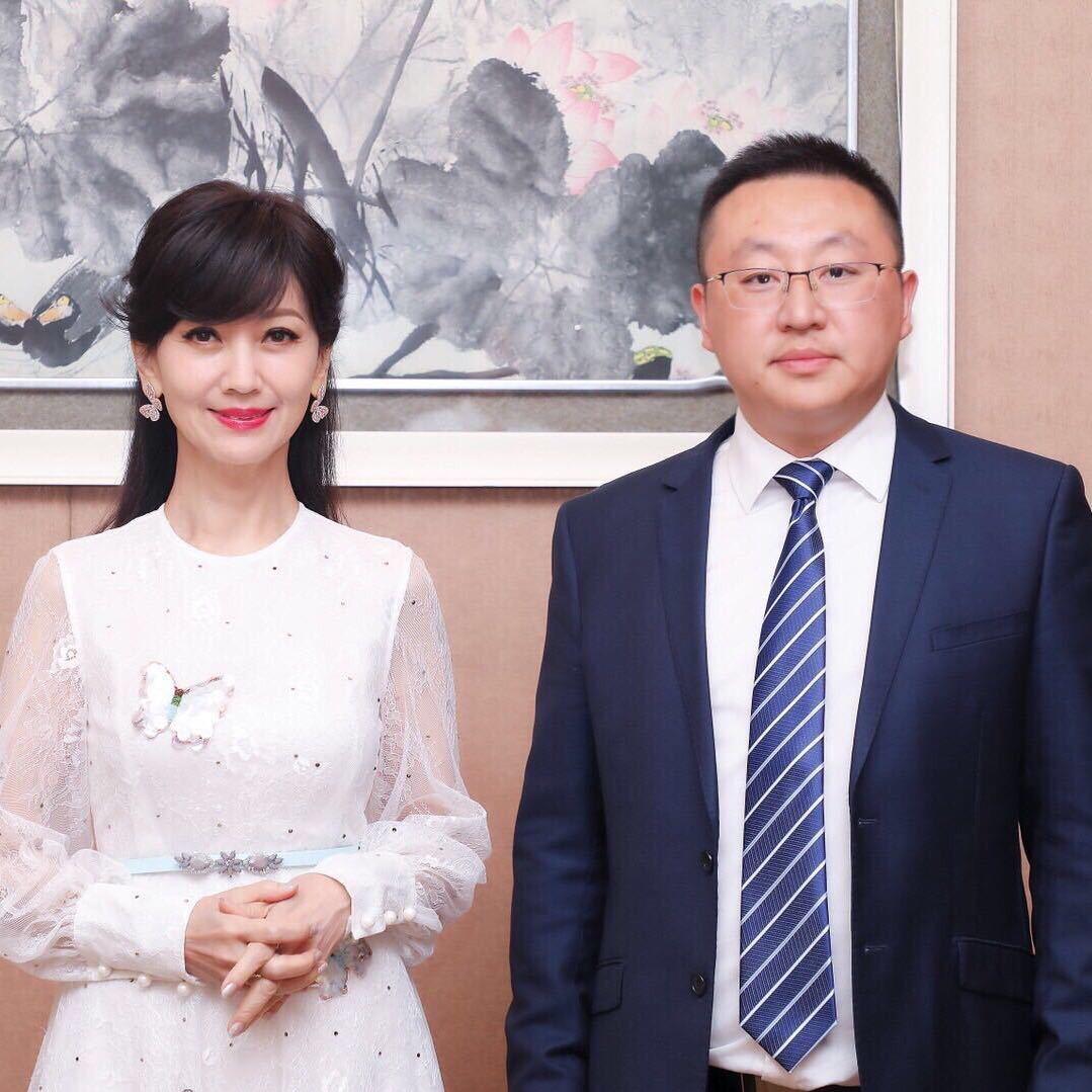 聊播头发
