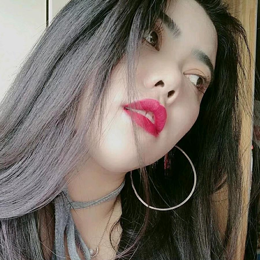 一个酒窝妹