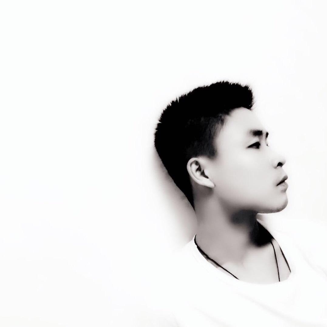 北方骑骆驼的人