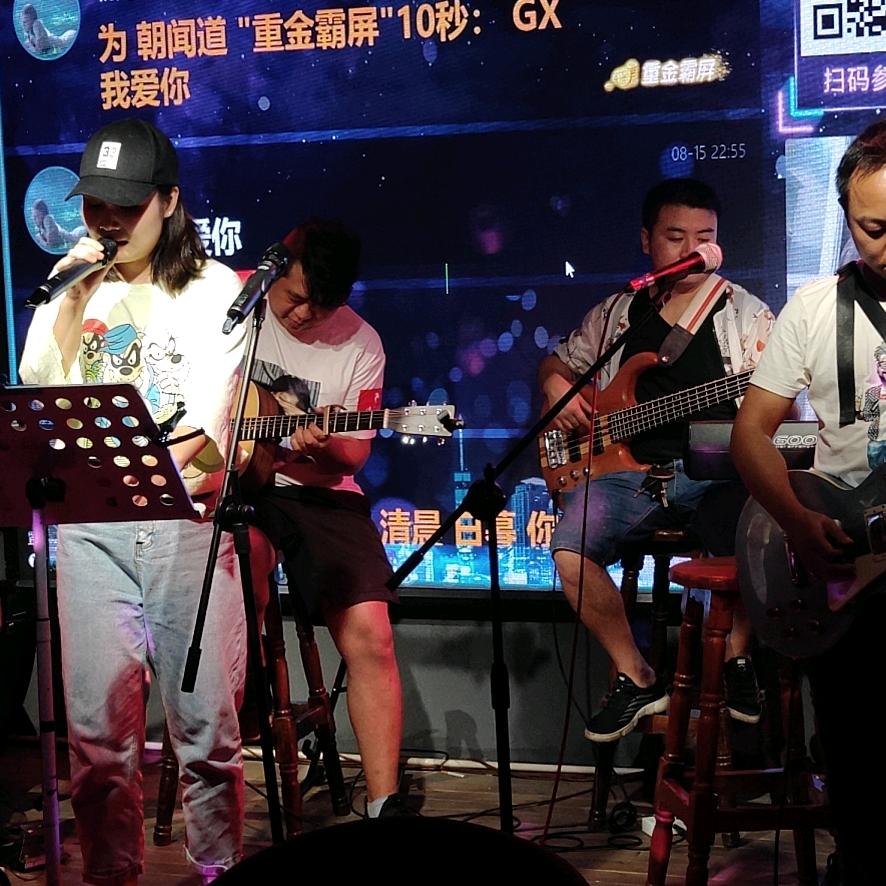 凤凰古城万千民宿音乐酒馆