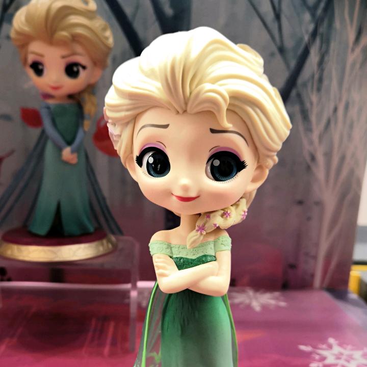 卖航母的小女孩