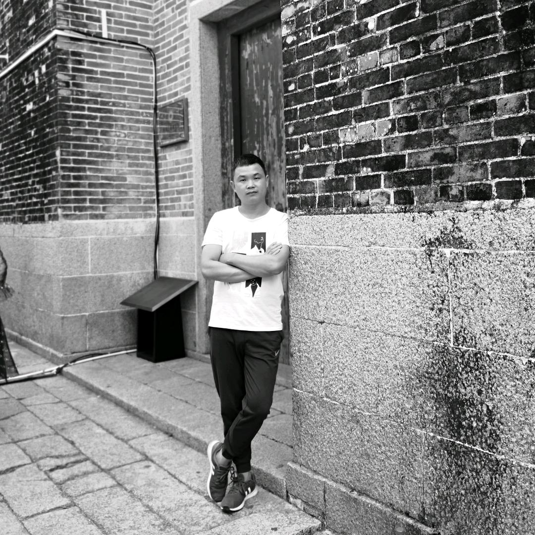 青年水墨画家  康永乐