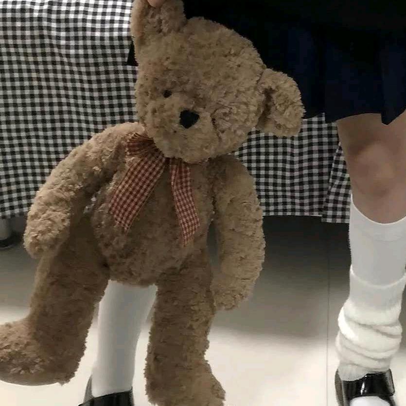 ∴