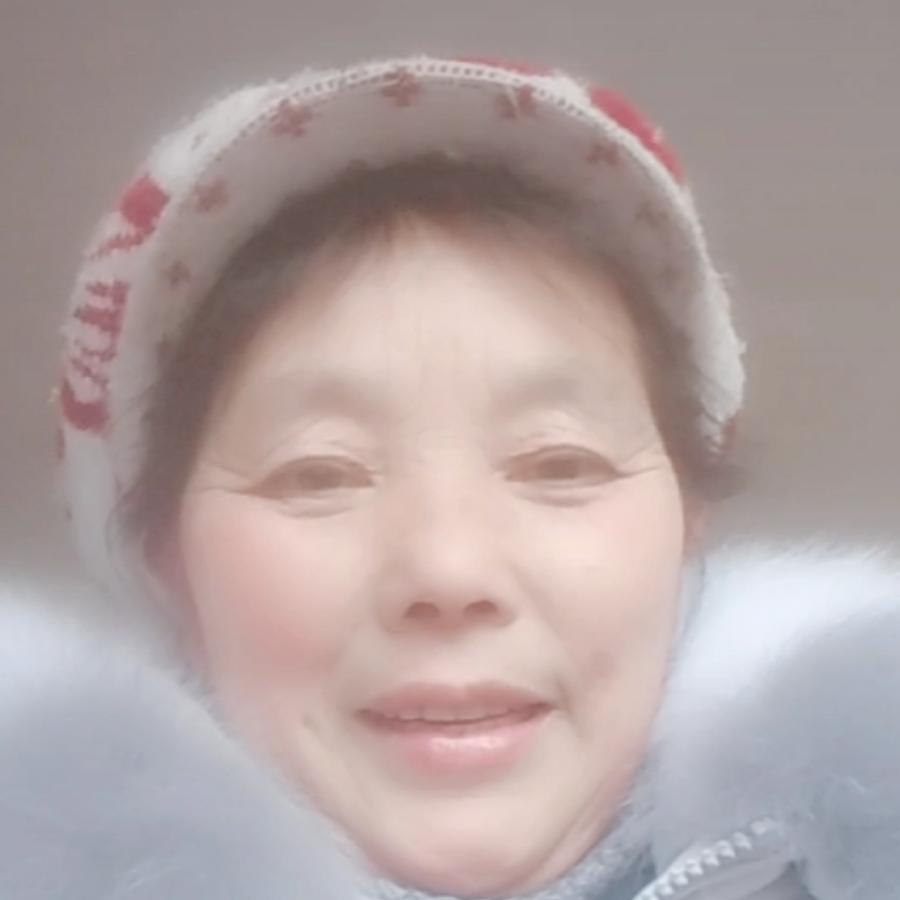 64岁的老奶奶都喜欢跳舞唱歌