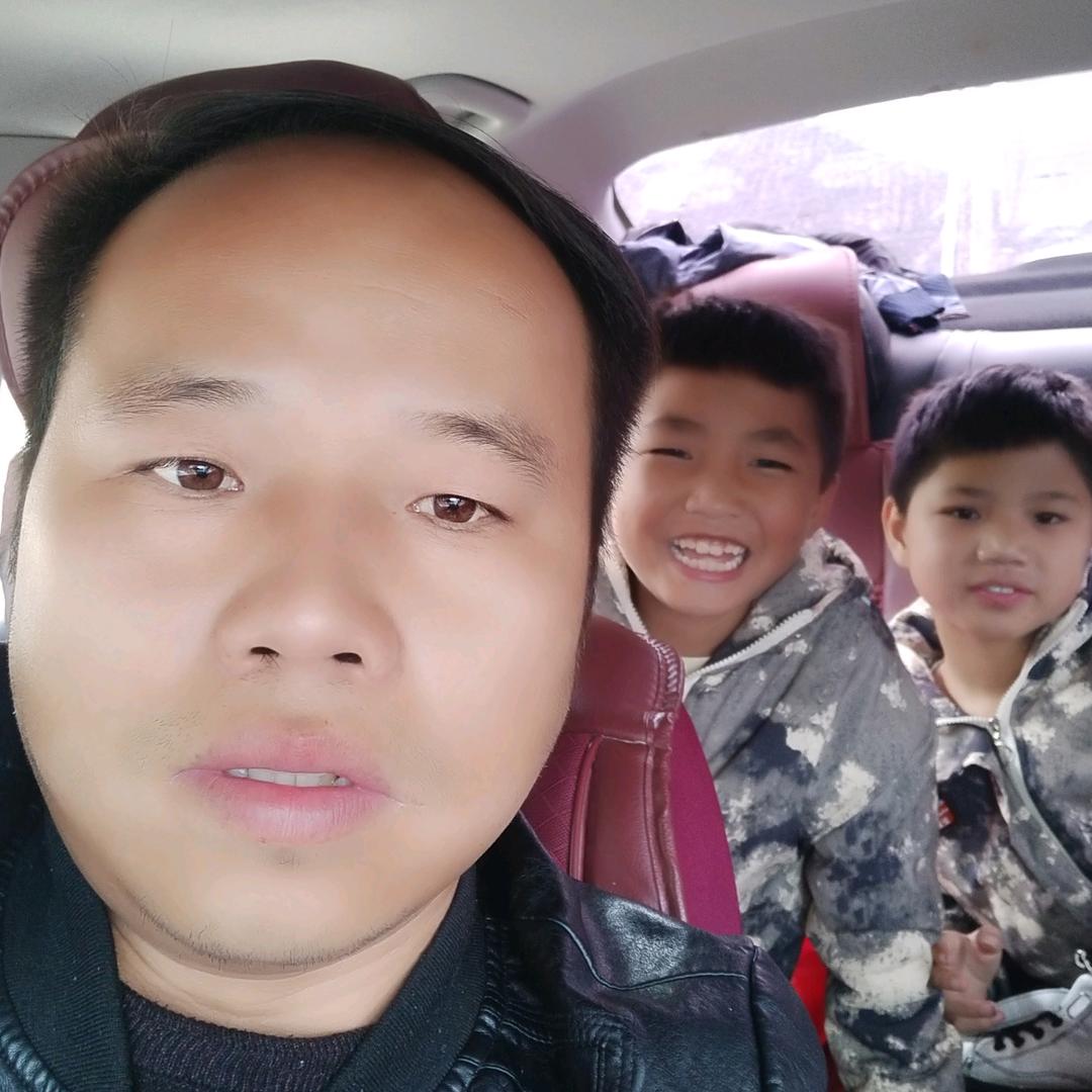 慵懒的我哏着不成调的曲