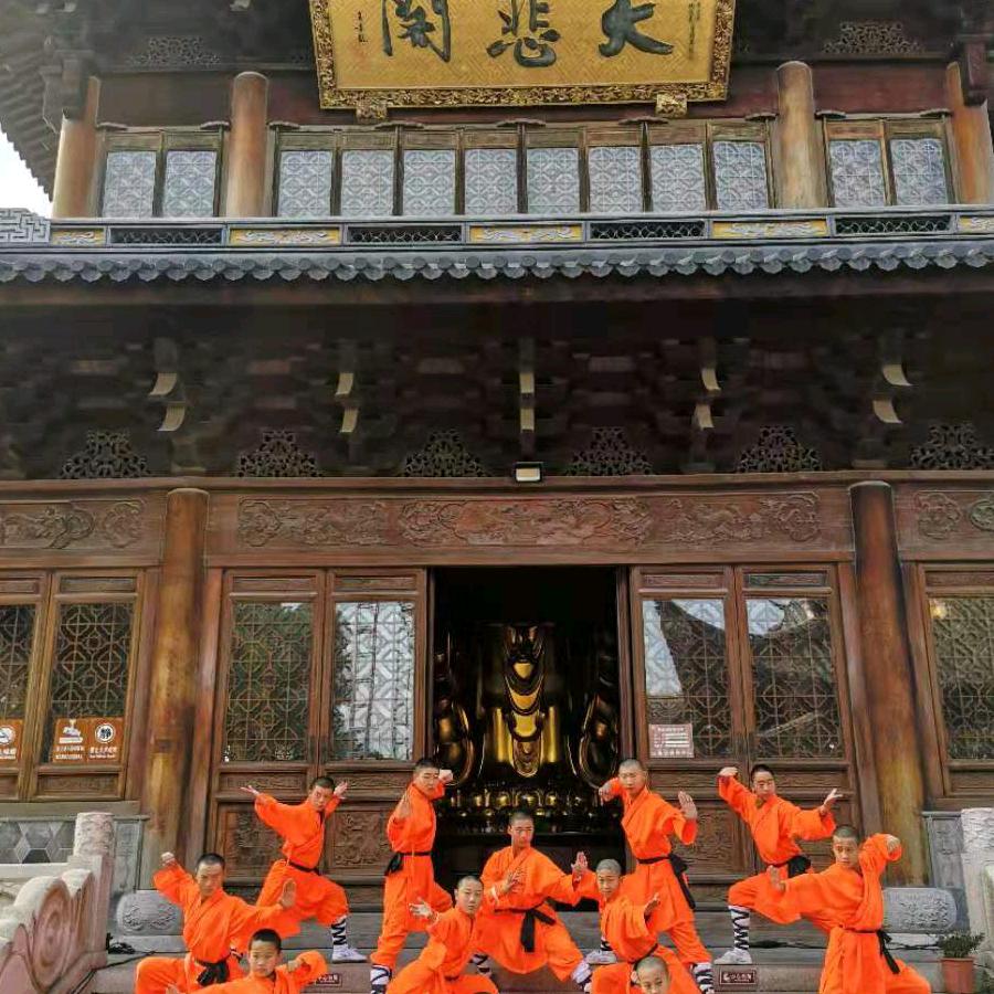 爱你的人