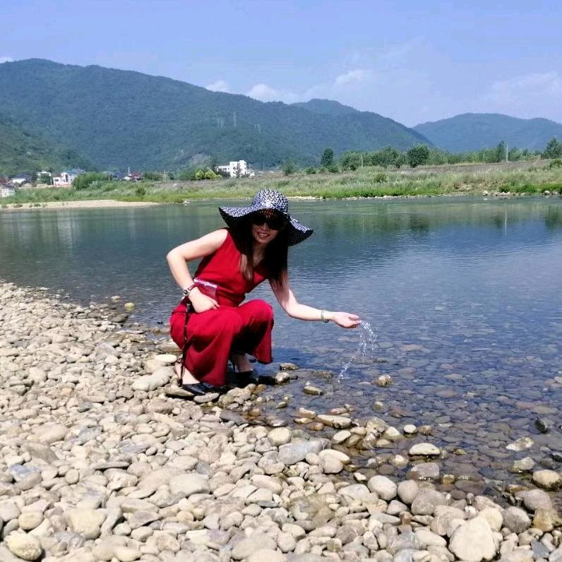 清浅曹庄尚品服饰