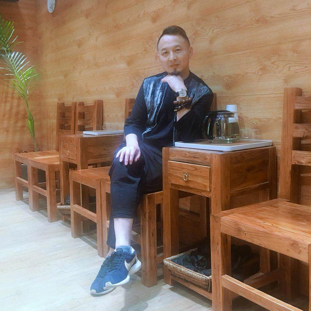 发型师钱名