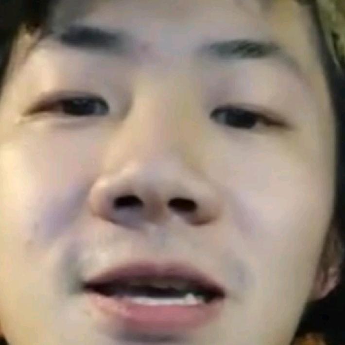 摸摸手