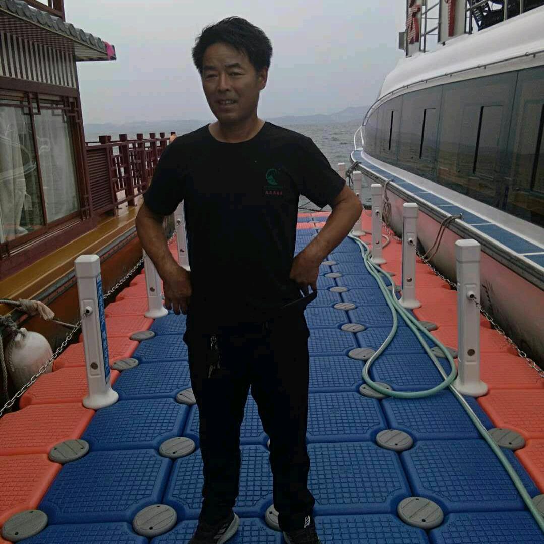 张哥灬