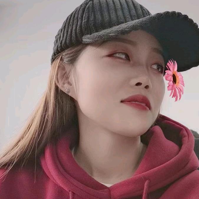穿背带裤的姑娘