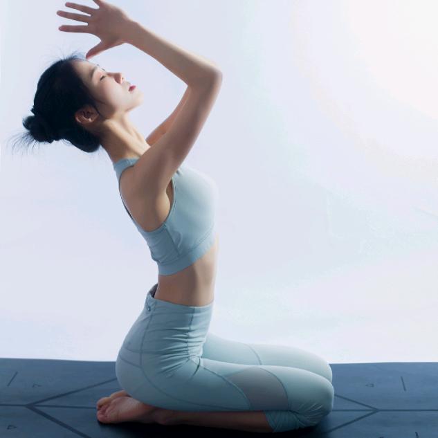 yoga  容容