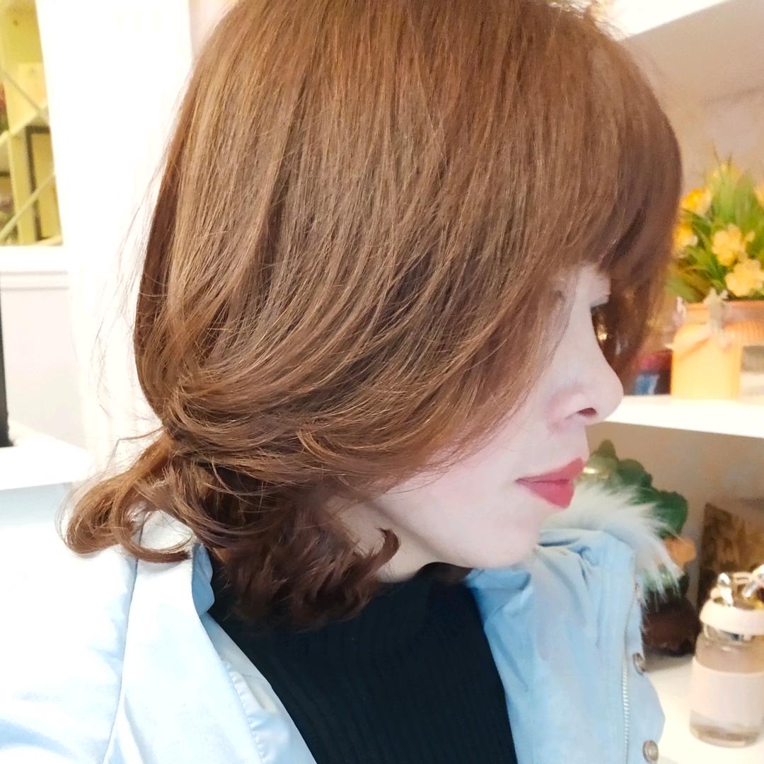 石泉县伊尔娜美美容馆