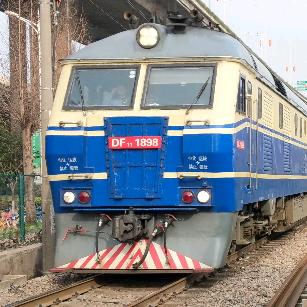 宁芜铁路线上写作业人员