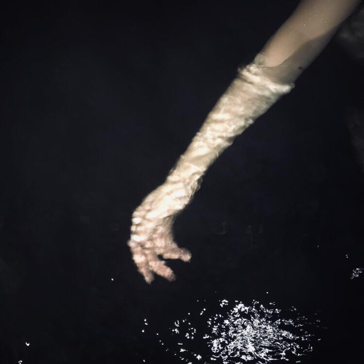 //