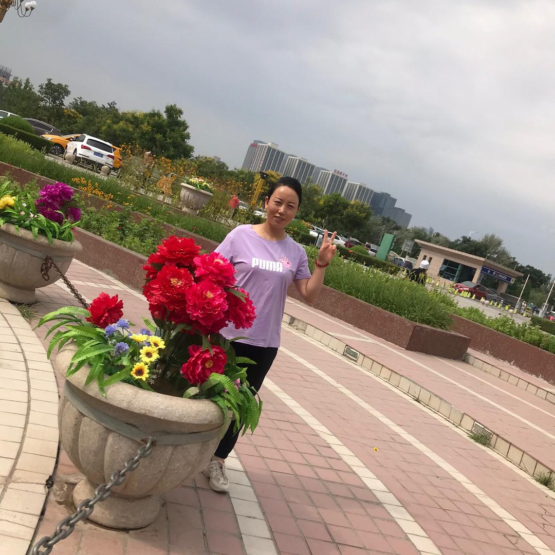 串串香太阳城C区小广场。