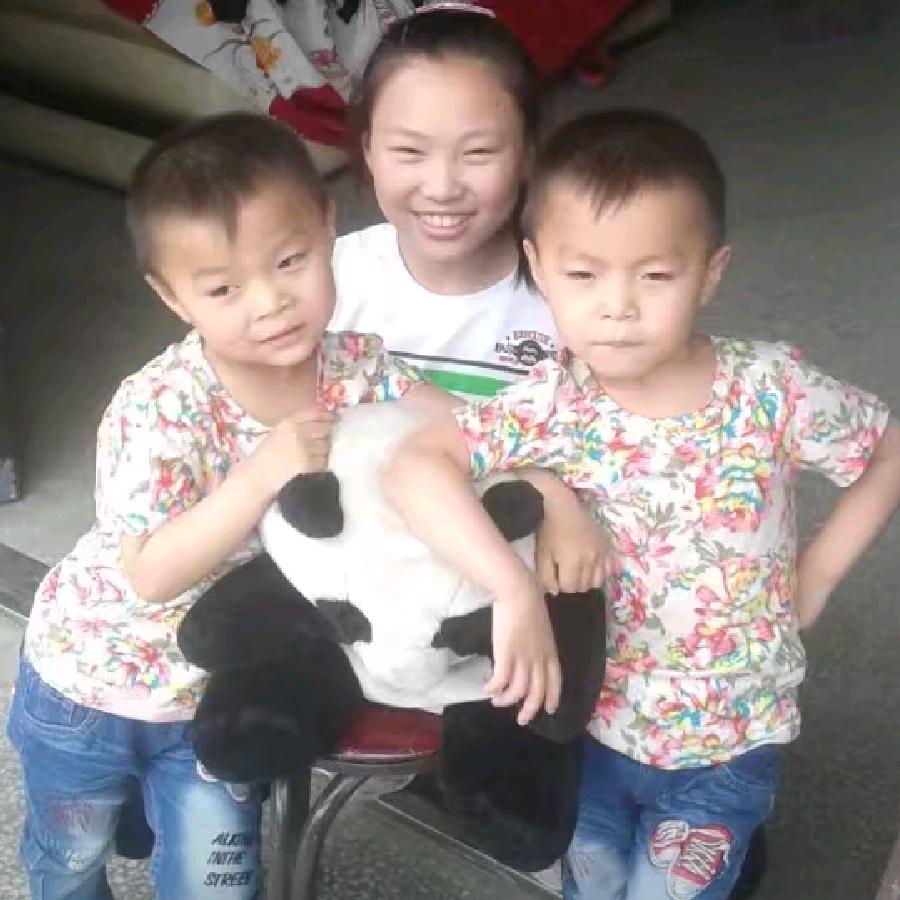 双胞胎兄弟还有姐
