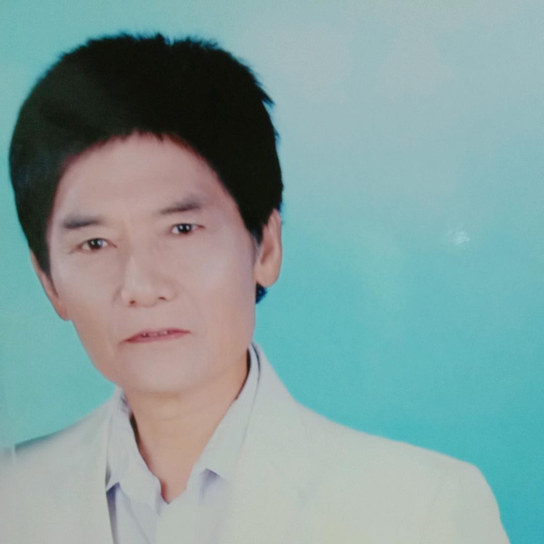 华